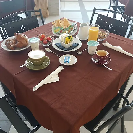 לינה וארוחת בוקר Il Giardino Di Ausonia 3*