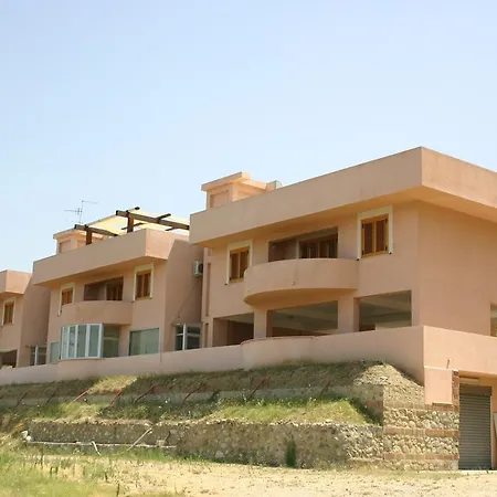 לינה וארוחת בוקר Il Giardino Di Ausonia 3*